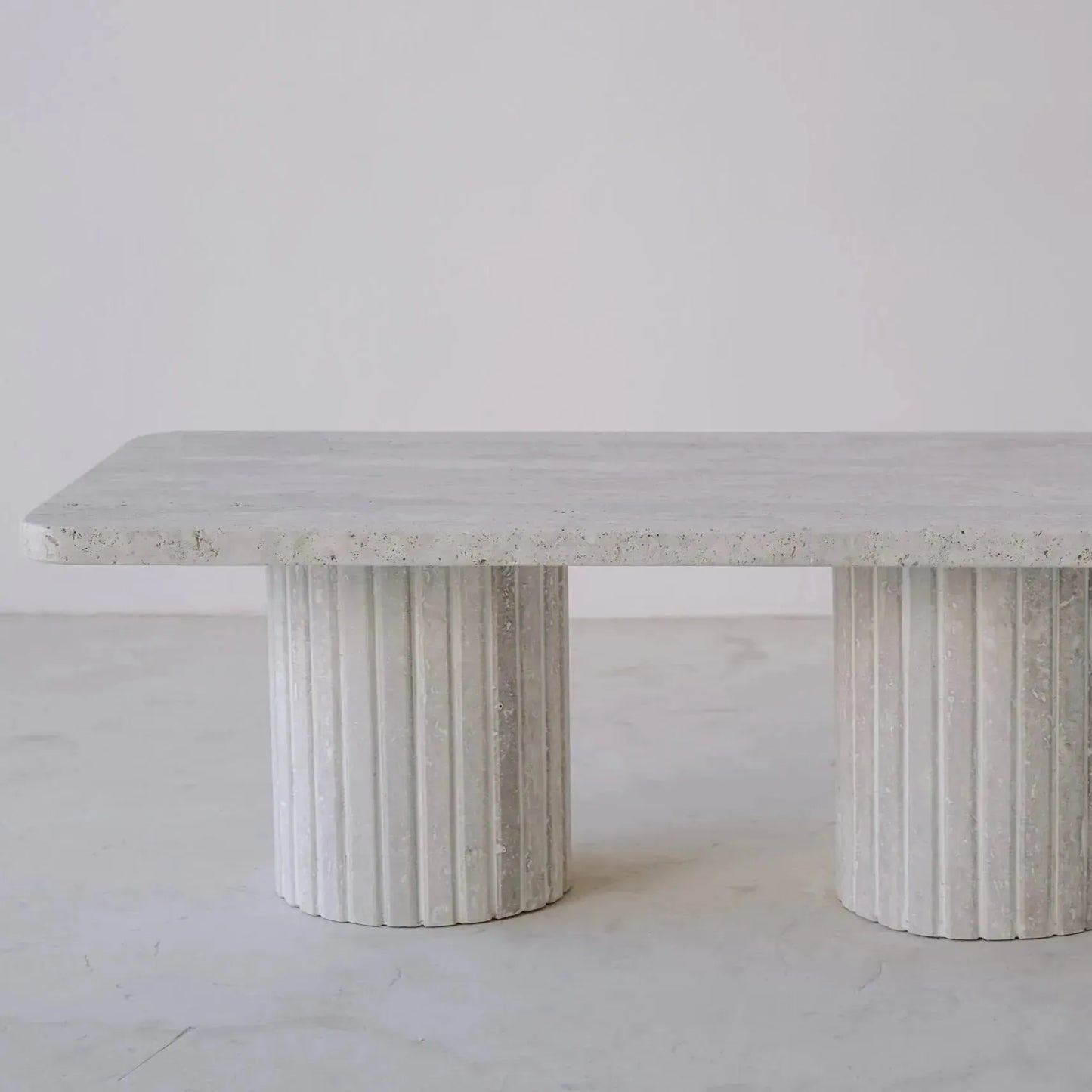 Table basse rectangulaire Japandi Tai en Travertin – Design architectural et raffiné