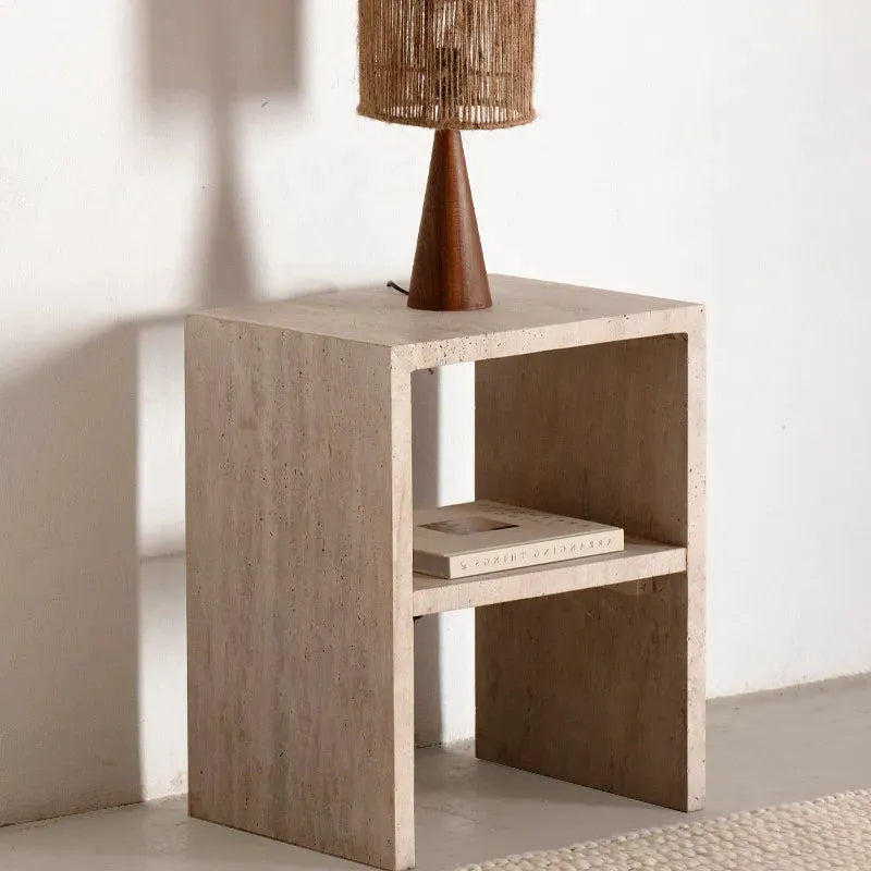 Table de chevet Japandi Travertin naturel Myr | Table d’appoint design
