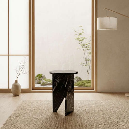 Table d'appoint japandi Koe en marbre noir — Maison Japandi