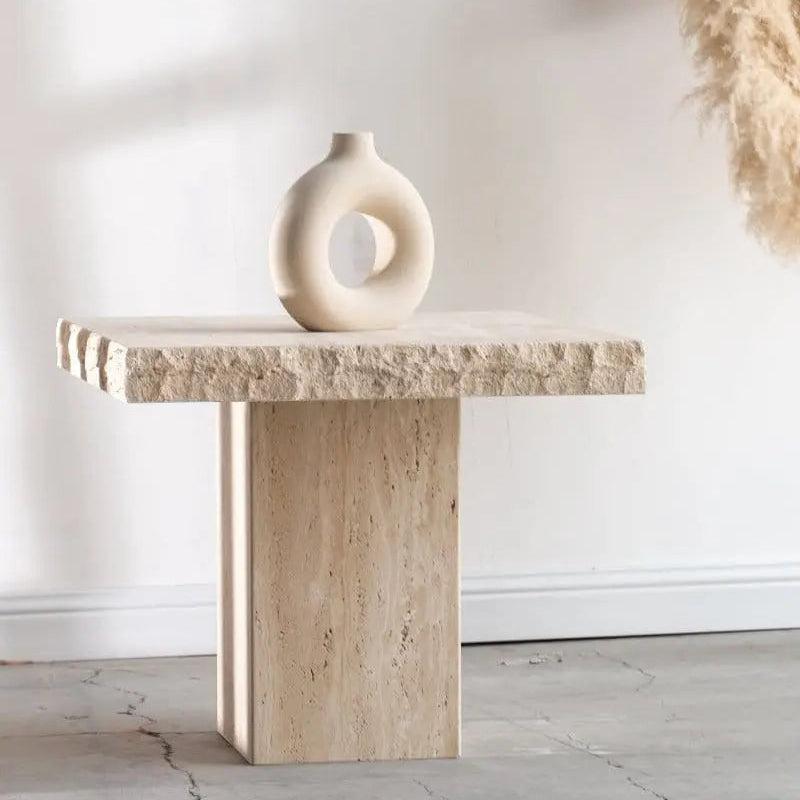 Japandi – Table d’appoint Ulf en travertin brut – Design carré minimaliste
