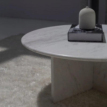 Table Basse Japandi Sten en Marbre blanc – Plateau rond et base croisée