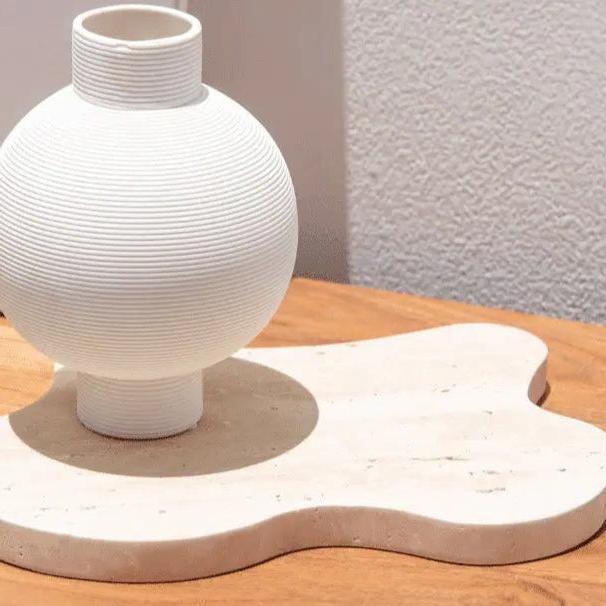 Plateau Japandi Mizu en travertin – Design organique et chic
