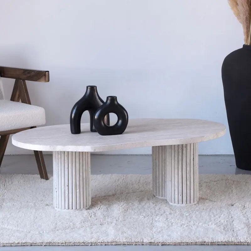 Table basse asymétrique Japandi travertin Kaze – Pièce contemporaine
