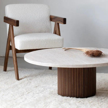 Table Basse Ronde Japandi Travertin et Bois Koku – Piétement cylindrique strié