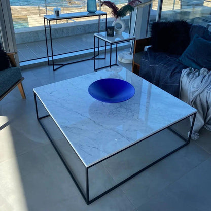 Table Basse Japandi Sei en Marbre blanc et Métal – Design minimaliste