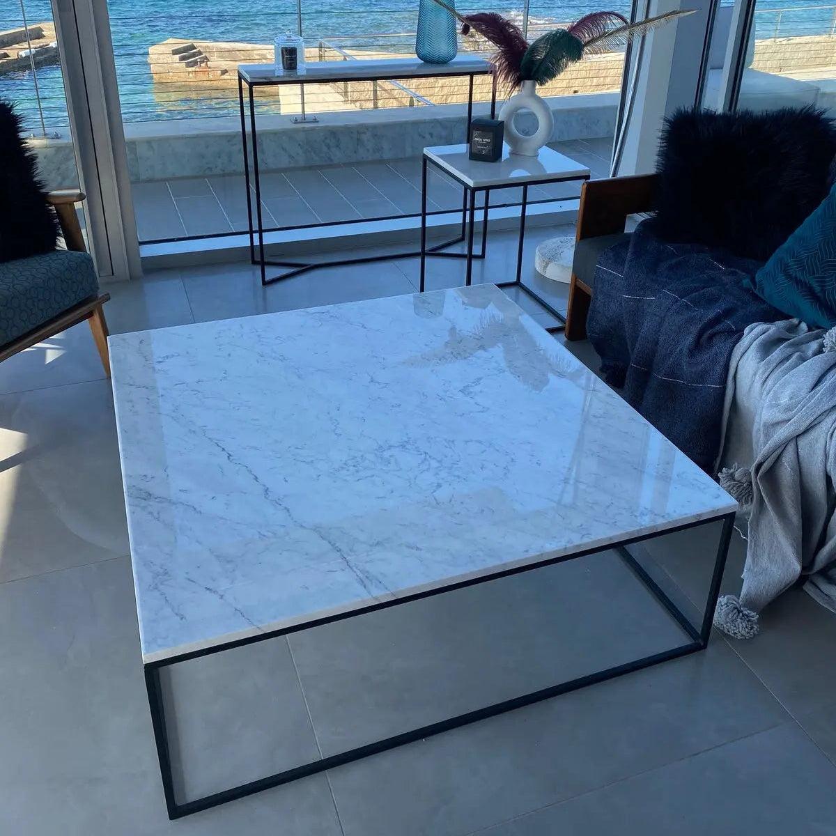 Table Basse Japandi Sei en Marbre blanc et Métal – Design minimaliste