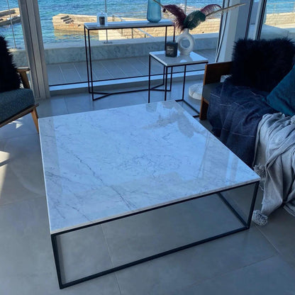 Table Basse Japandi Sei en Marbre blanc et Métal – Design minimaliste