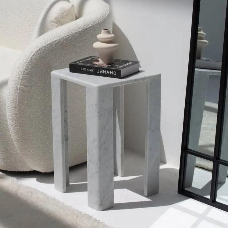 Japandi – Table d’appoint Mosse en Marbre – Design carré minimaliste