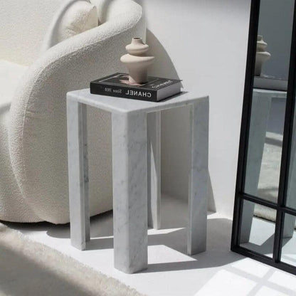 Japandi – Table d’appoint Mosse en Marbre – Design carré minimaliste