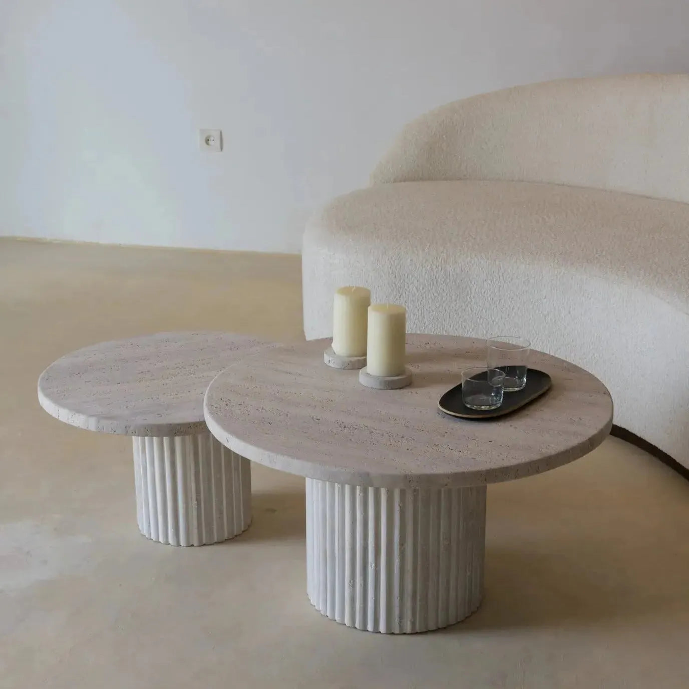 Tables gigognes en Japandi Travertin naturel Hav – Piètement cylindrique strié