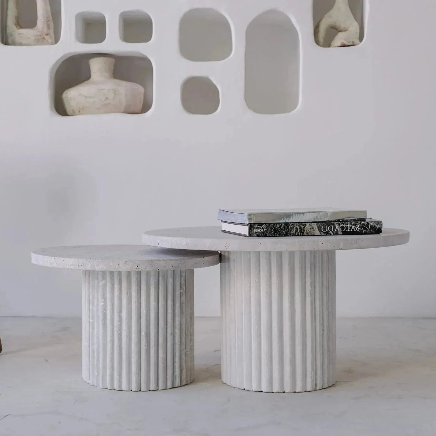 Tables gigognes en Japandi Travertin naturel Hav – Piètement cylindrique strié
