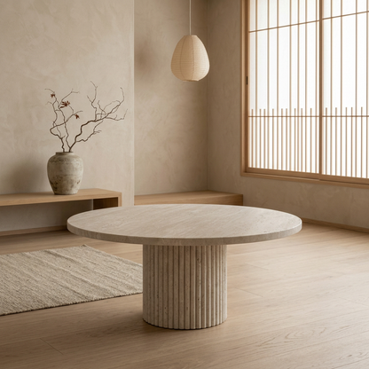 Vue de profil table basse japandi Maru en travertin wabi-sabi | Maison Japandi